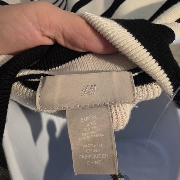 Black and White Striped Turtleneck - Picture 5 of 5